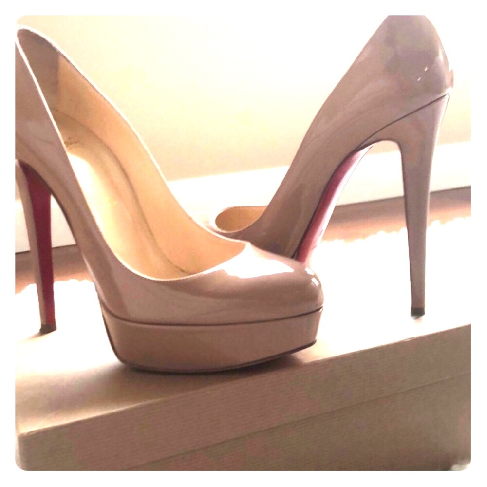💯 Authentic Louboutin heels 👠